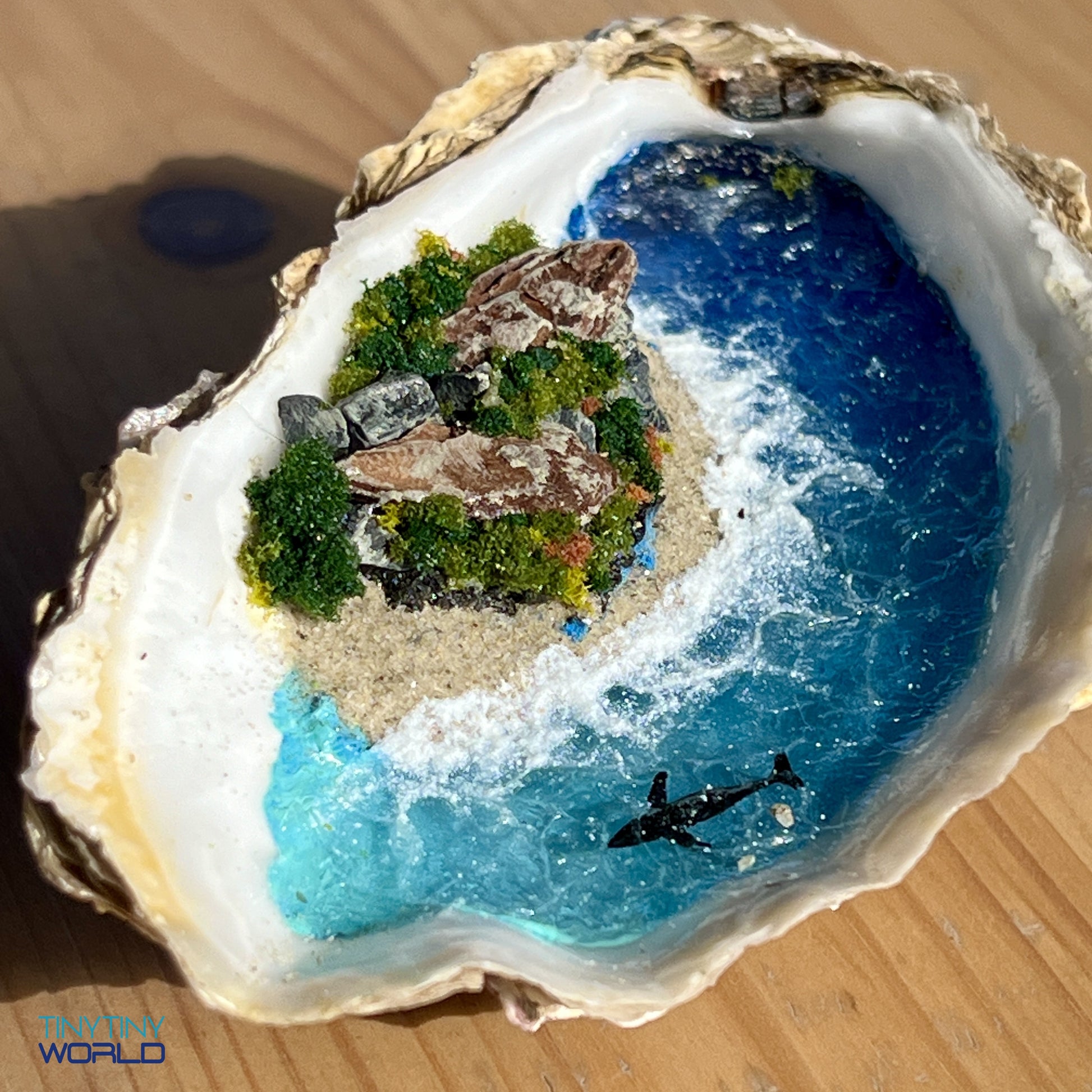The Island in the Oyster Shell Miniature Epoxy Resin Art Ocean Display Hand-made Gift