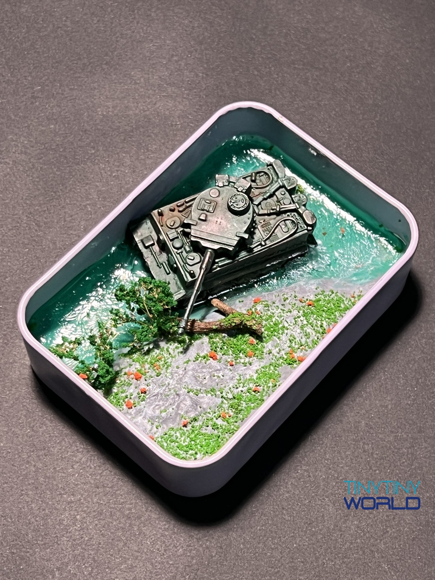 The Tank in the Box Realistic Miniature Epoxy Resin Art Display Home Decor Unique Gift