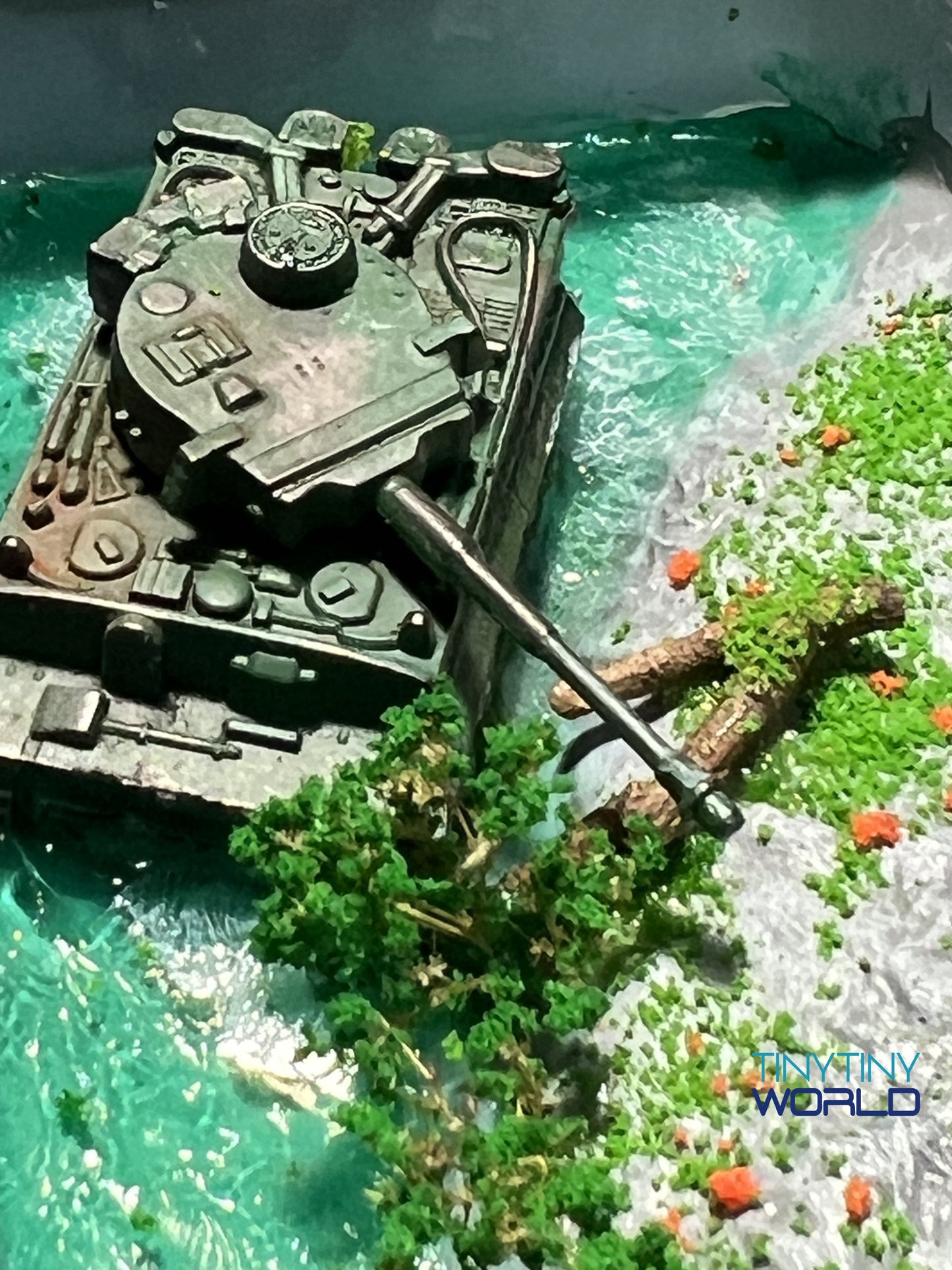 The Tank in the Box Realistic Miniature Epoxy Resin Art Display Home Decor Unique Gift