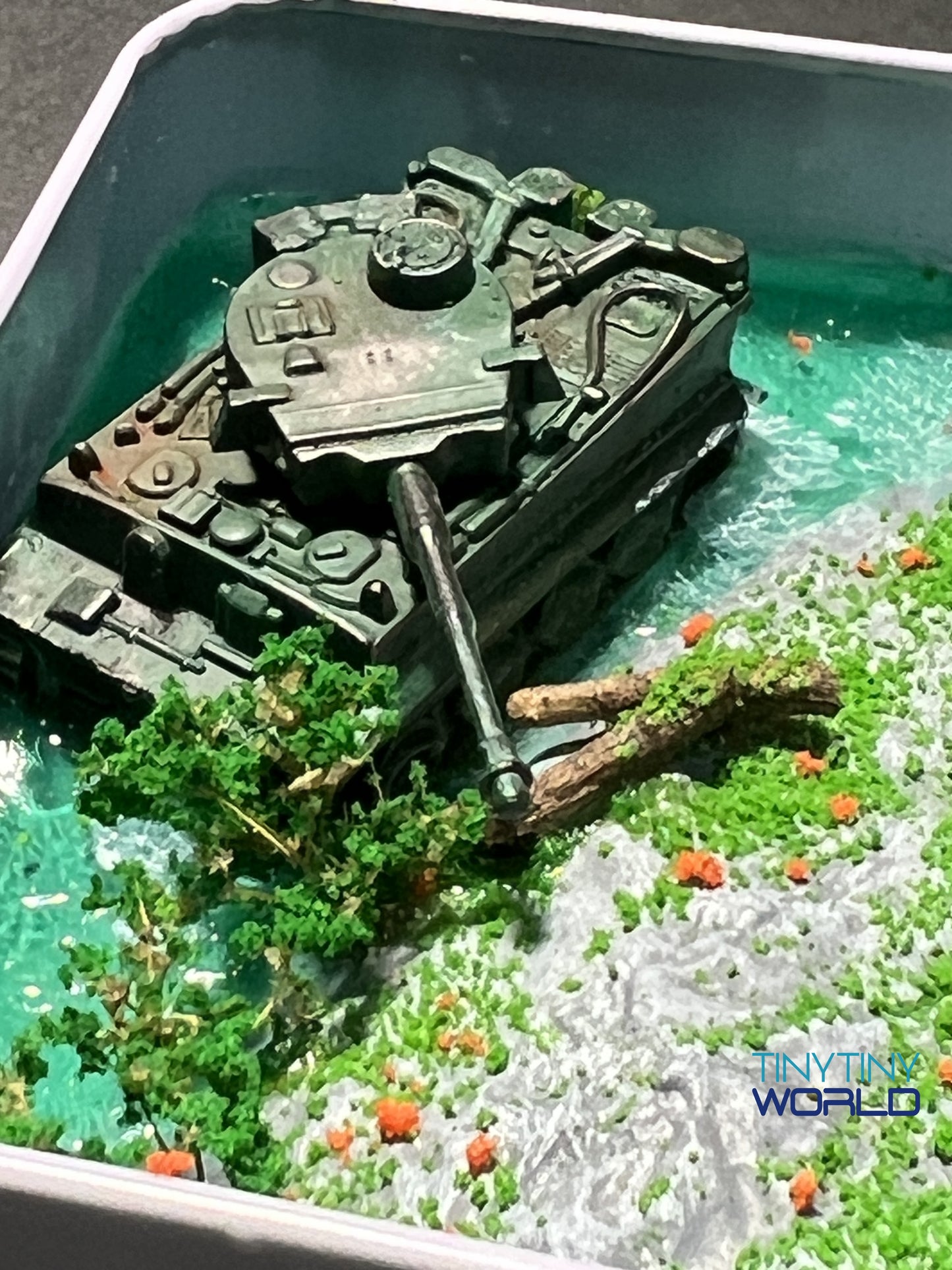 The Tank in the Box Realistic Miniature Epoxy Resin Art Display Home Decor Unique Gift