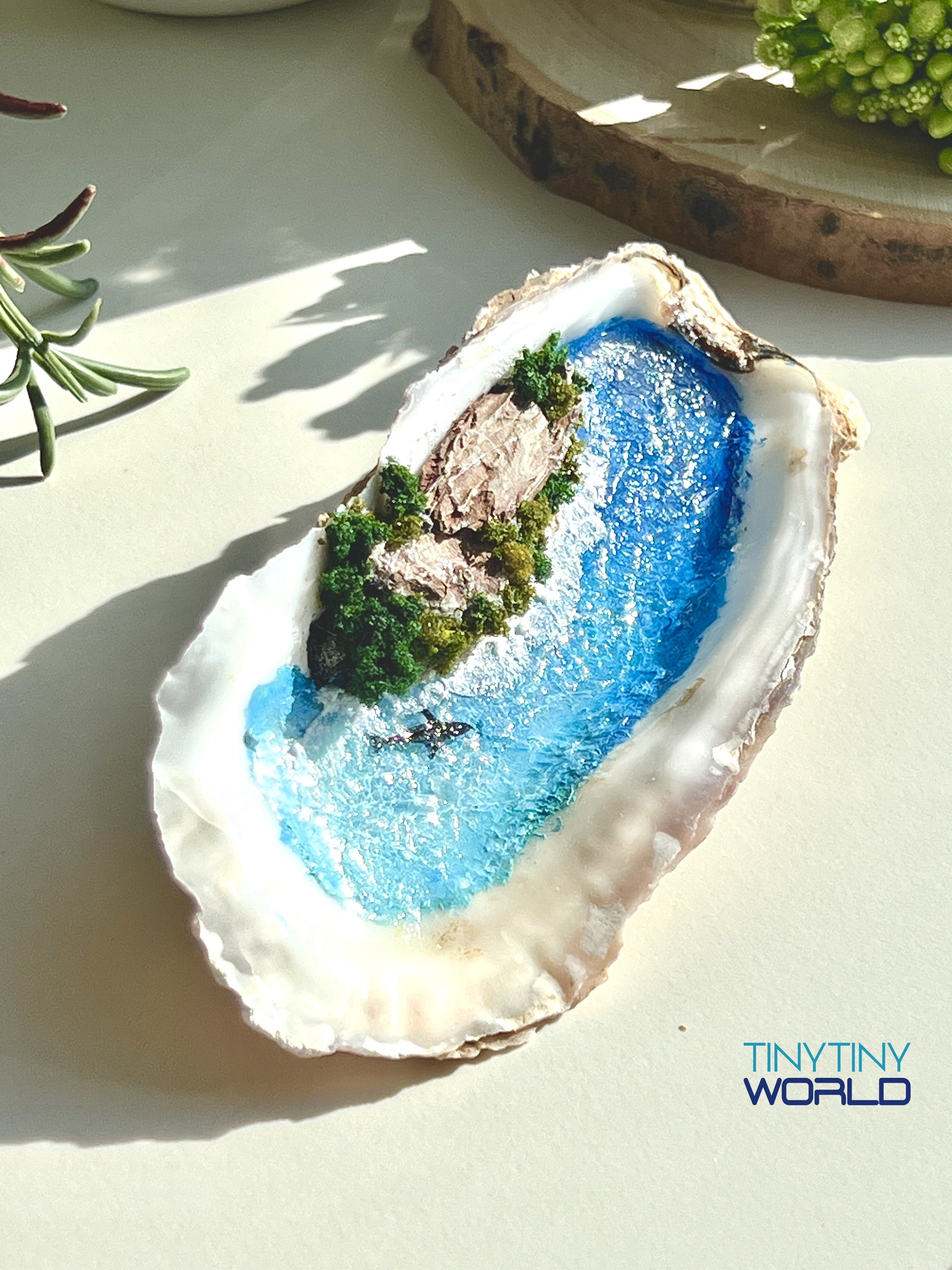 The Island in the Oyster Shell Miniature Epoxy Resin Art Ocean Display Hand-made Gift