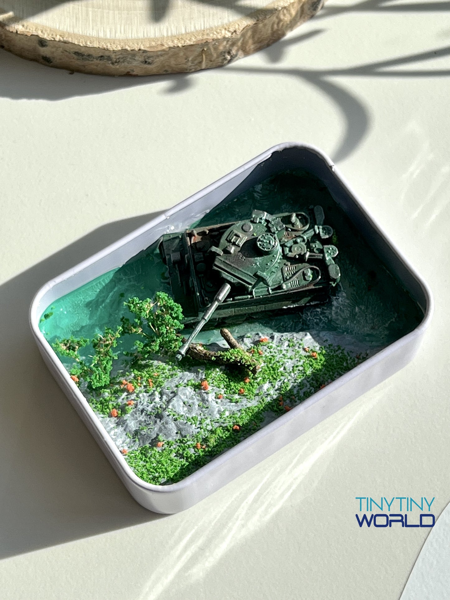 The Tank in the Box Realistic Miniature Epoxy Resin Art Display Home Decor Unique Gift