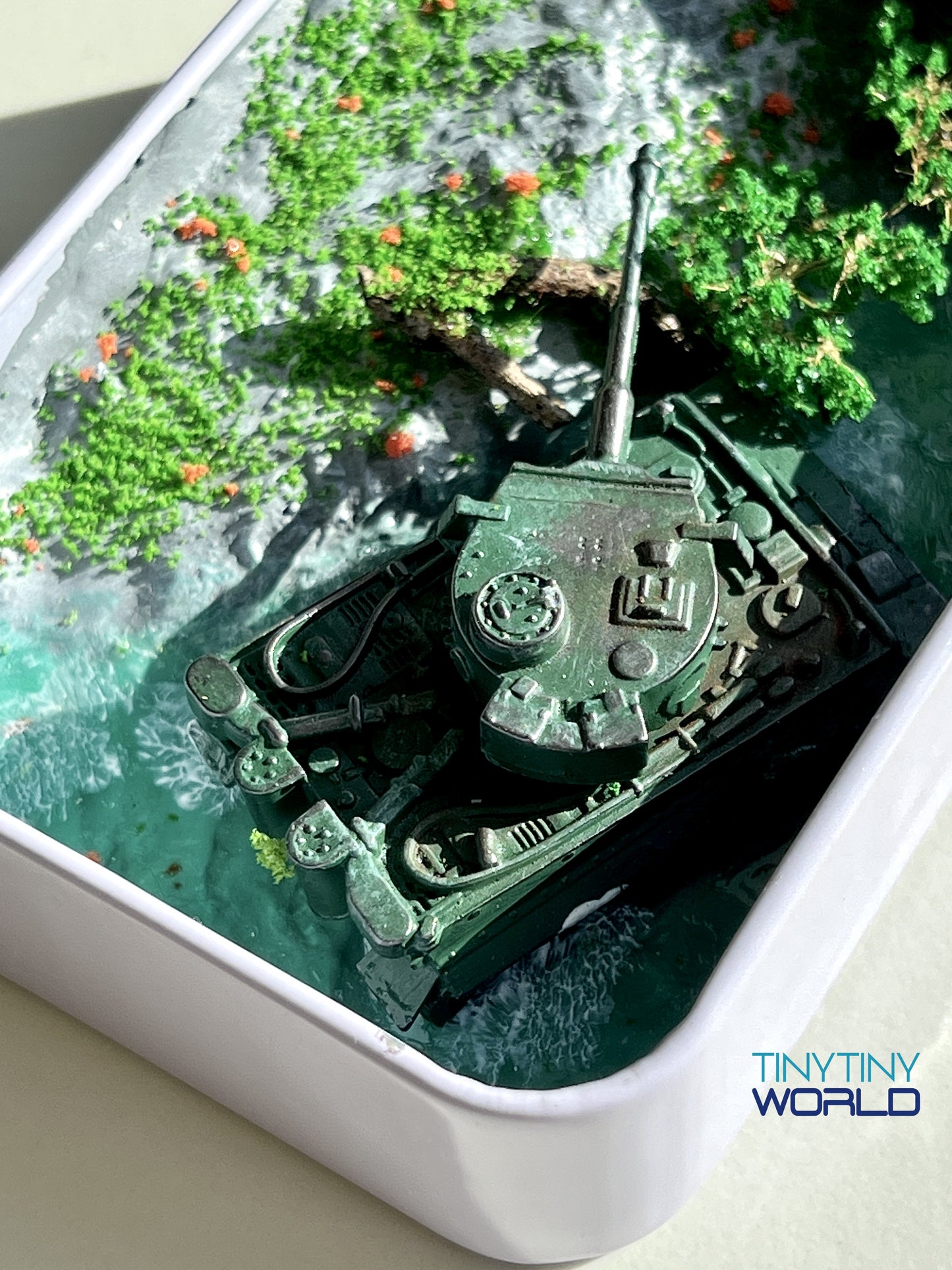 The Tank in the Box Realistic Miniature Epoxy Resin Art Display Home Decor Unique Gift