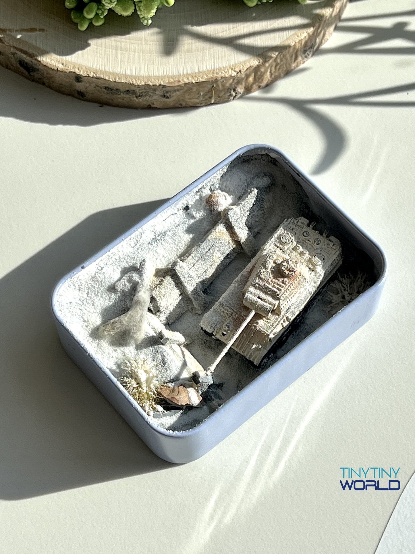 The Snowy Tank Realistic Miniature Epoxy Resin Art Display Hand-made Unique Gift