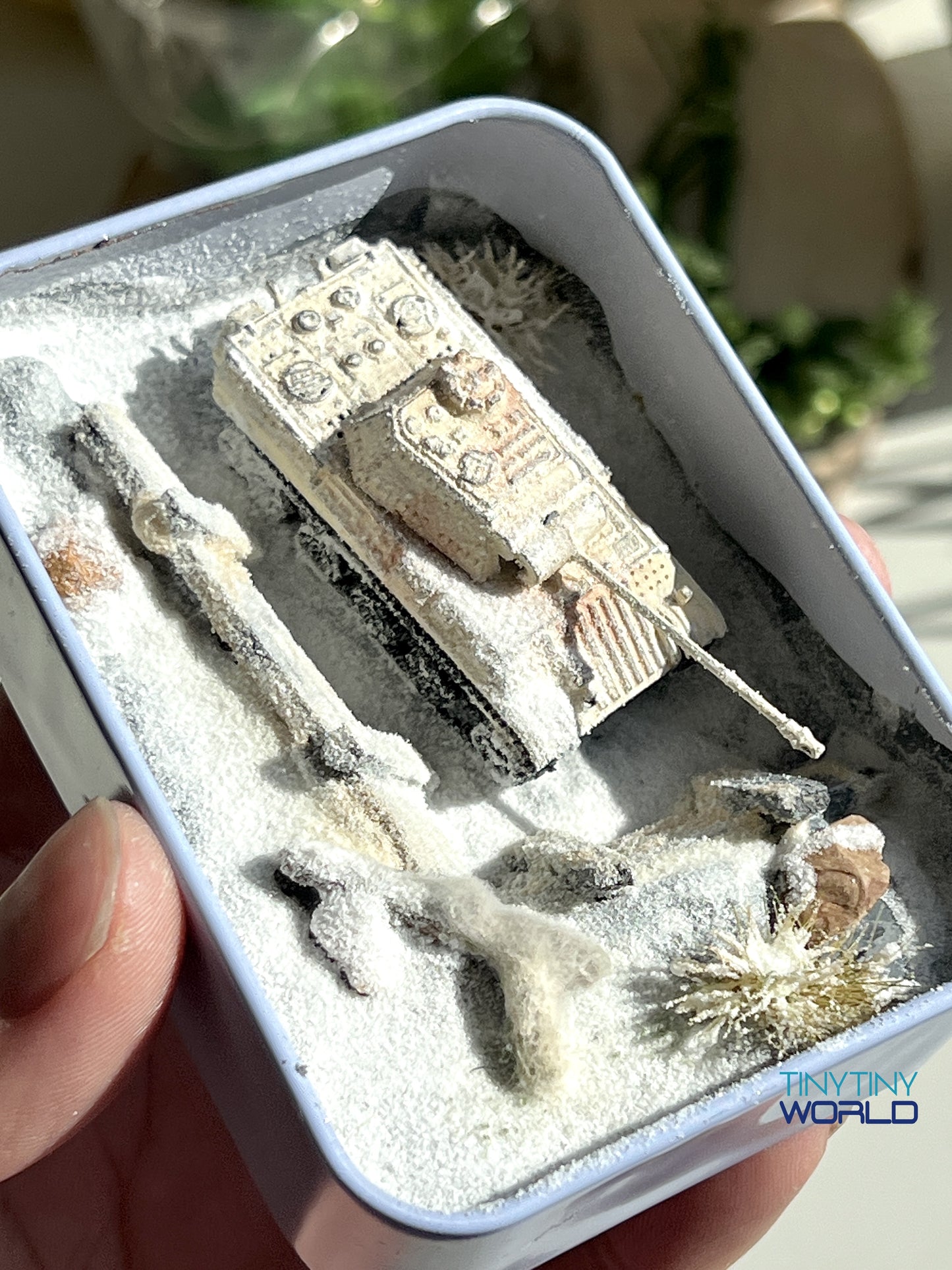 The Snowy Tank Realistic Miniature Epoxy Resin Art Display Hand-made Unique Gift
