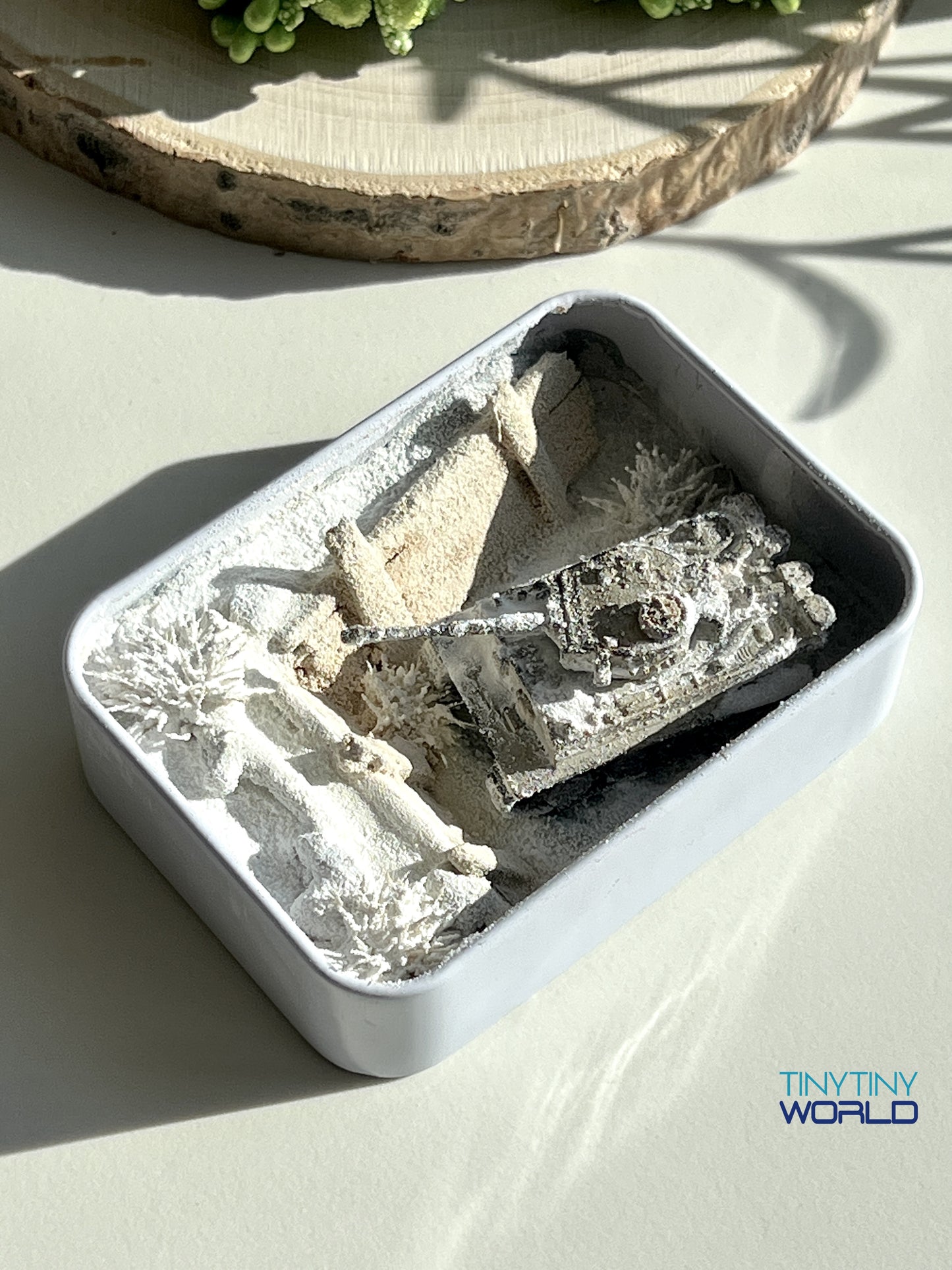 The Snowy Tank Realistic Miniature Epoxy Resin Art Display Hand-made Unique Gift