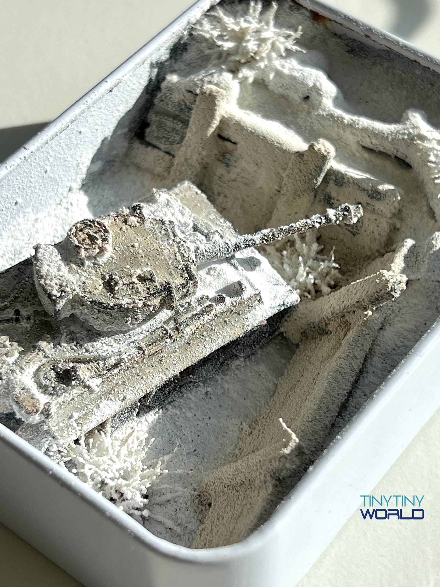 The Snowy Tank Realistic Miniature Epoxy Resin Art Display Hand-made Unique Gift