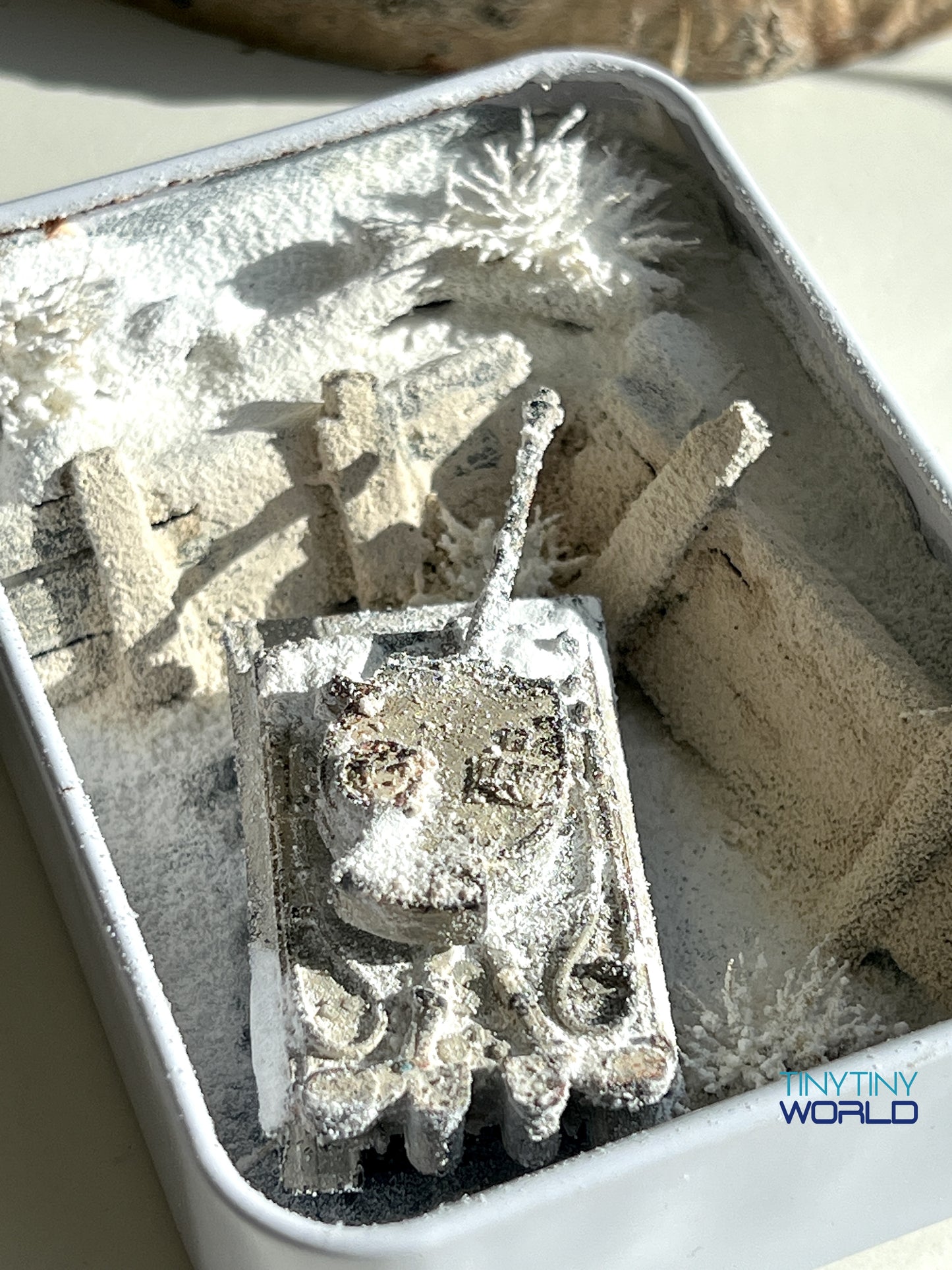 The Snowy Tank Realistic Miniature Epoxy Resin Art Display Hand-made Unique Gift