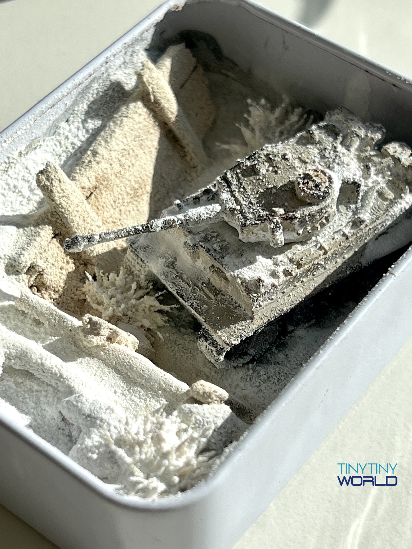 The Snowy Tank Realistic Miniature Epoxy Resin Art Display Hand-made Unique Gift