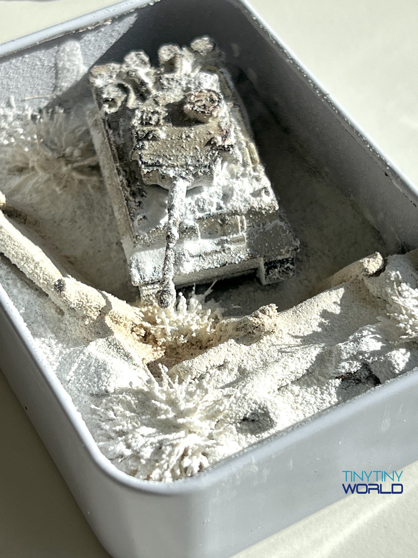 The Snowy Tank Realistic Miniature Epoxy Resin Art Display Hand-made Unique Gift