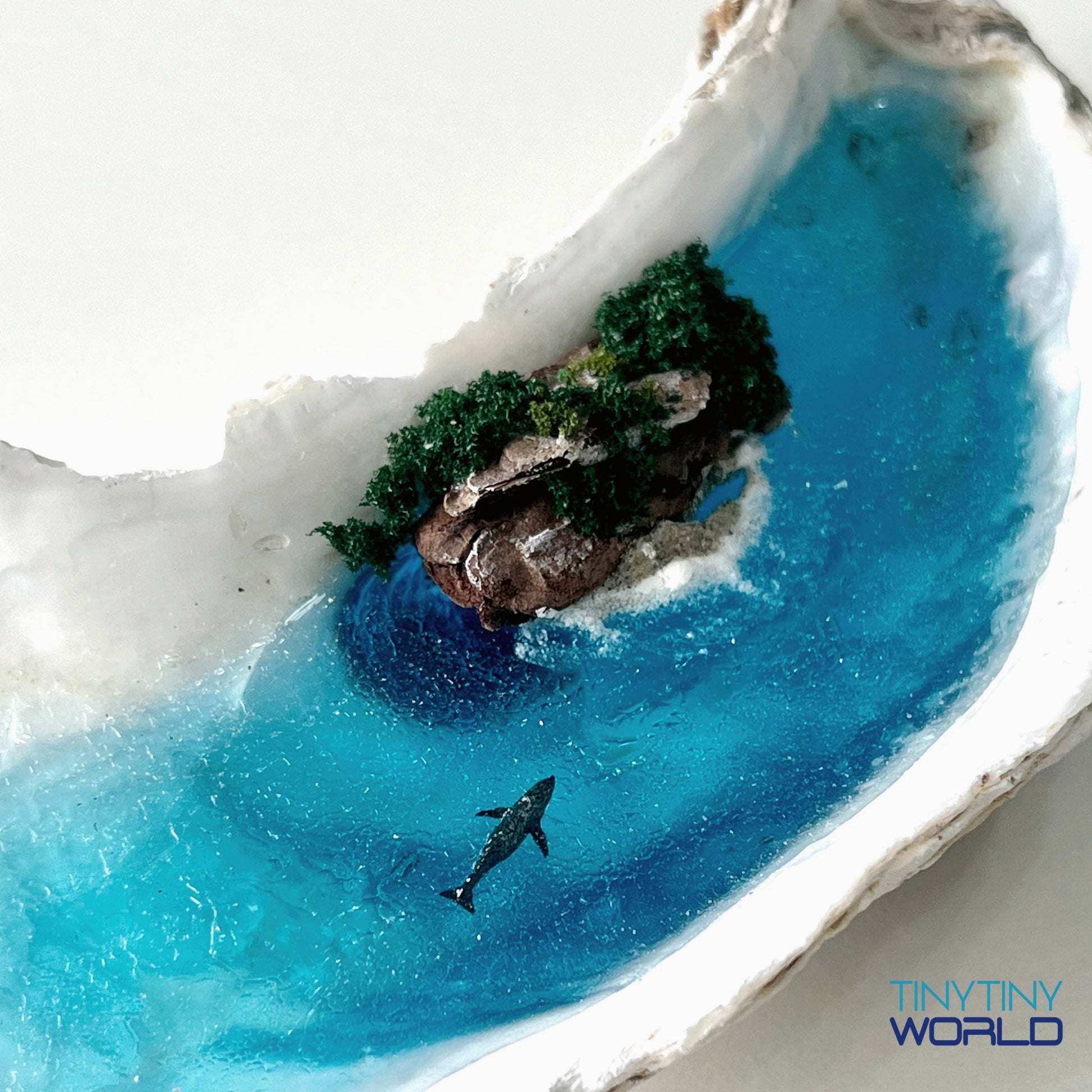 The Island in the Oyster Shell Miniature Epoxy Resin Art Ocean Display Hand-made Gift