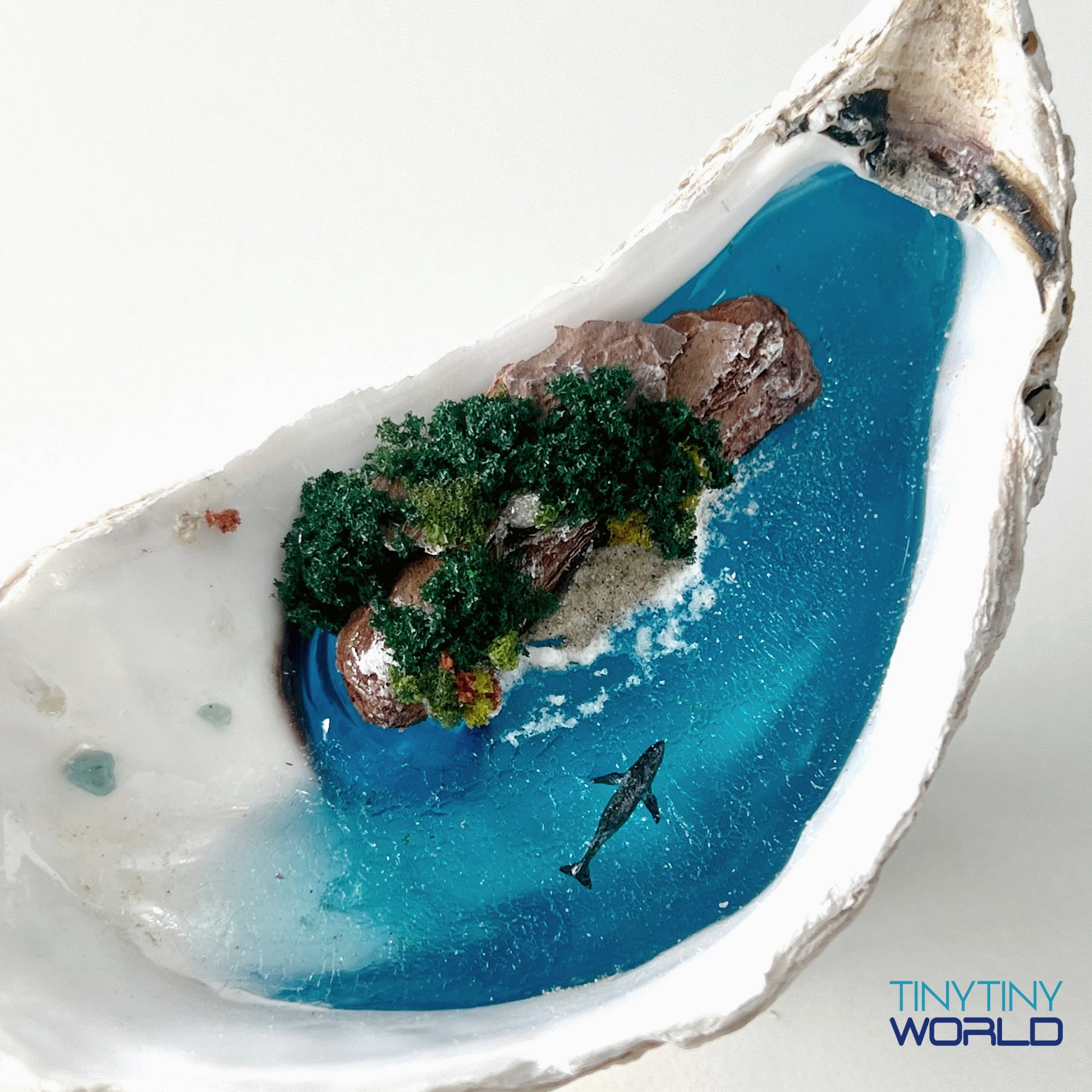 The Island in the Oyster Shell Miniature Epoxy Resin Art Ocean Display Hand-made Gift