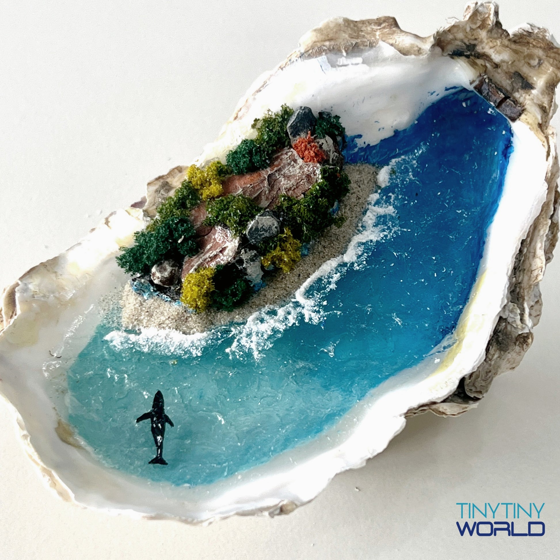 The Island in the Oyster Shell Miniature Epoxy Resin Art Ocean Display Hand-made Gift